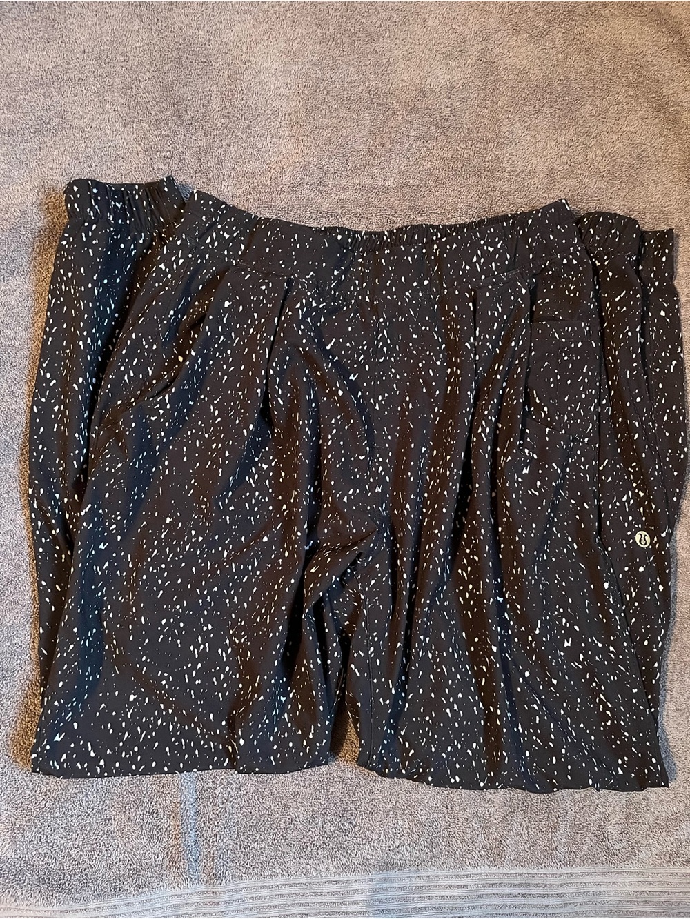 Lululemon Black Speckled woman’s joggers small